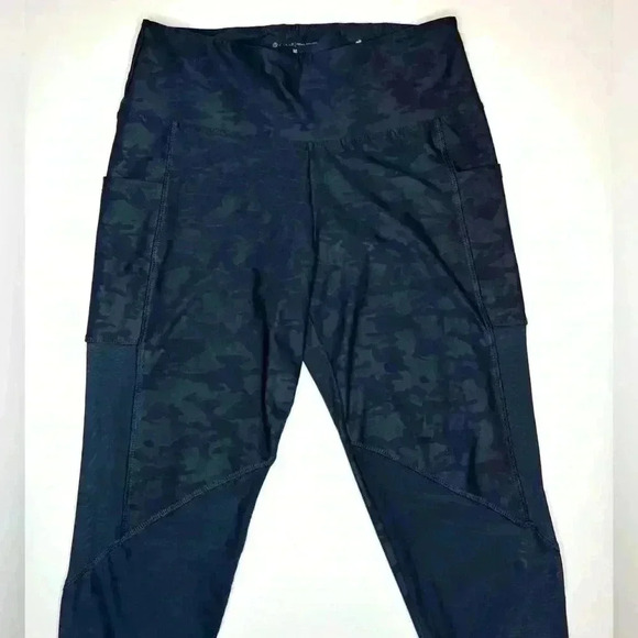 Lot of 6 women’s Sport Leggings Size- Medium ( Baleaf ,Chico’s , Bally , Reflex - Picture 14 of 16